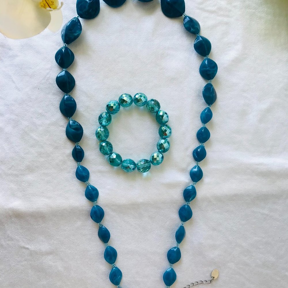 Vintage  blue  necklace and bracelet